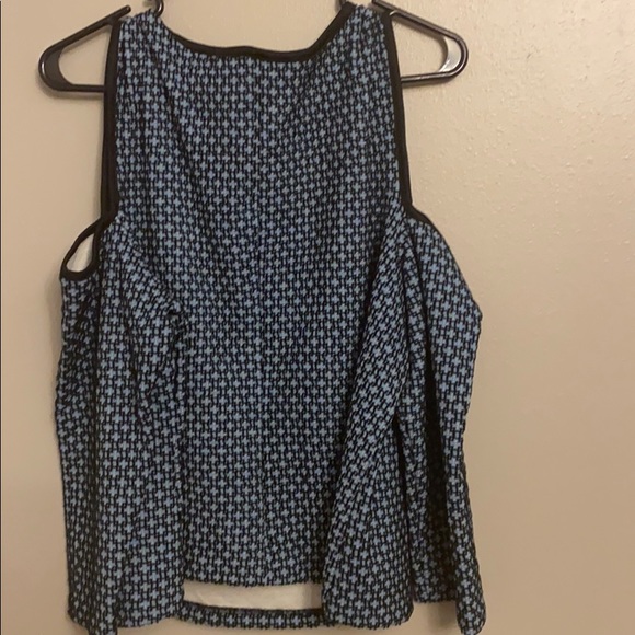 Cold shoulder top - Picture 3 of 3